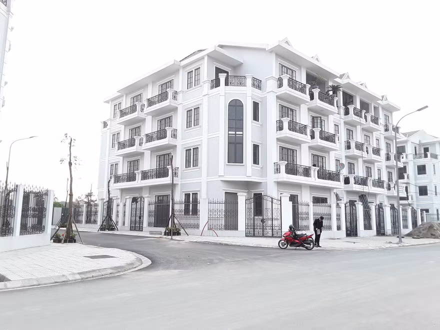 Bất động sản ‘ngấm đòn’ siết tín dụng