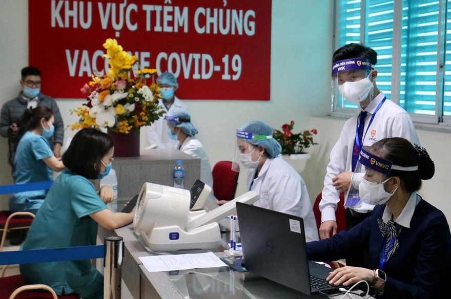 Việt Nam tiếp tục tiêm vắc-xin phòng COVID-19 đúng kế hoạch. Ảnh: Như Ý 