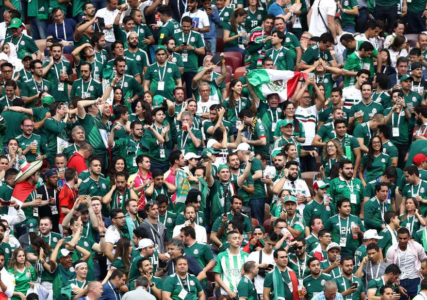 Bị phạt tới 12 lần, cổ động viên Mexico vẫn kỳ thị người đồng tính