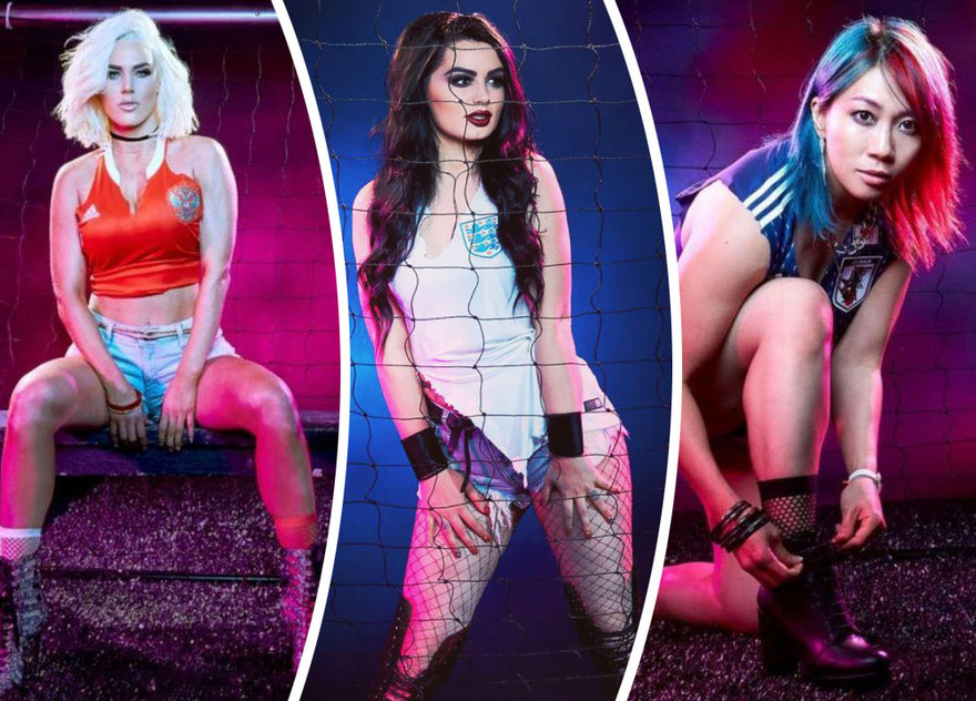 Các nữ đô vật xinh đẹp, gợi cảm đang tham gia giải đấu WWE (Mỹ) mới đây đã cùng nhau diện trang phục “bốc lửa” lấy cảm hứng từ áo đấu của các đội tuyển tranh tài tại World Cup.