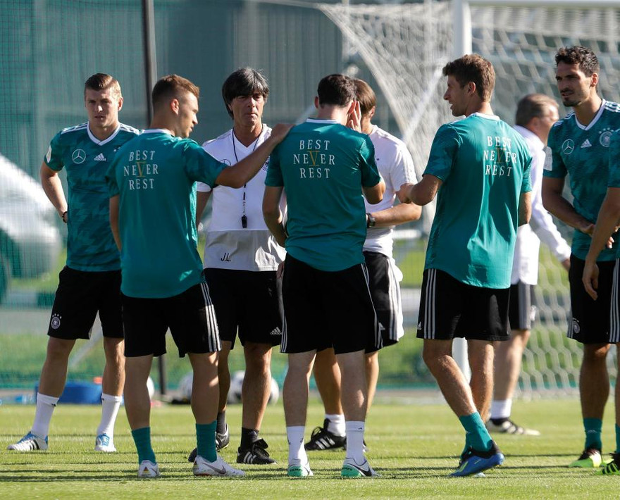 Tuyển Đức chê khách sạn ở World Cup như 'trường nội trú'