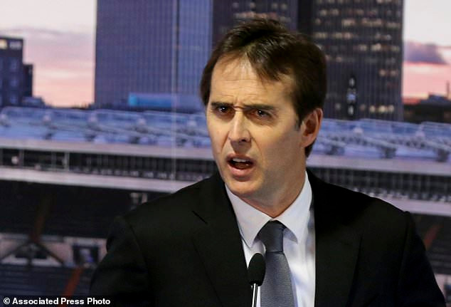 HLV Tây Ban Nha mất việc trước World Cup vì bị 'mách lẻo'?