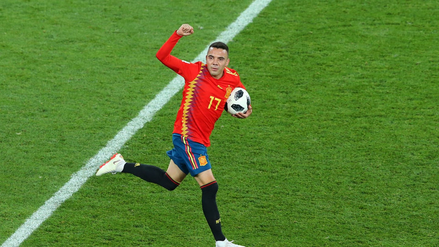 Thoát thua ở phút chót, Tây Ban Nha đứng đầu bảng B