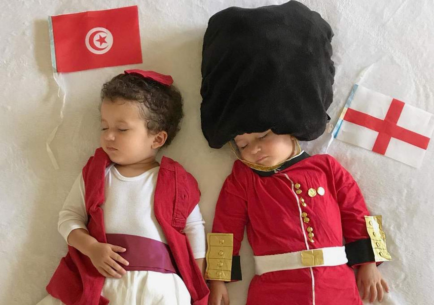 Cặp song sinh 'thiên thần' đối đầu vì... World Cup