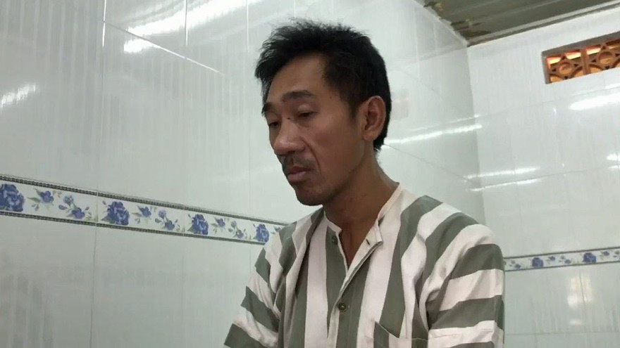 Kouch Pheng Leng tại công an.