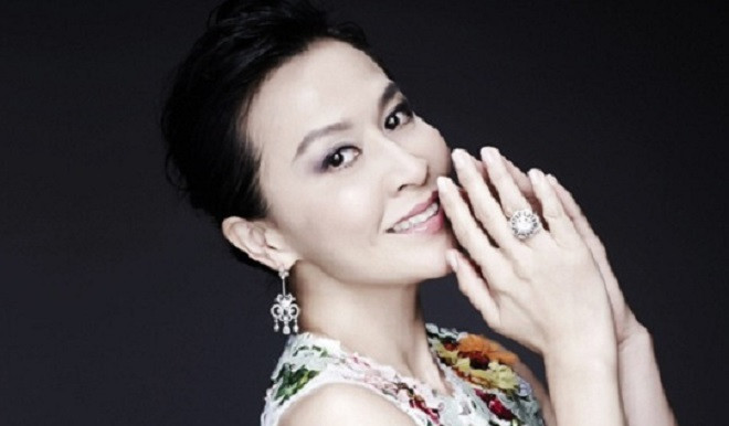 Tuổi đôi mươi xinh đẹp và cổ điển của Lưu Gia Linh.