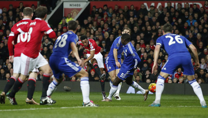 Martial dứt điểm trúng cột dọc trong hiệp một. Ảnh: Reuters.