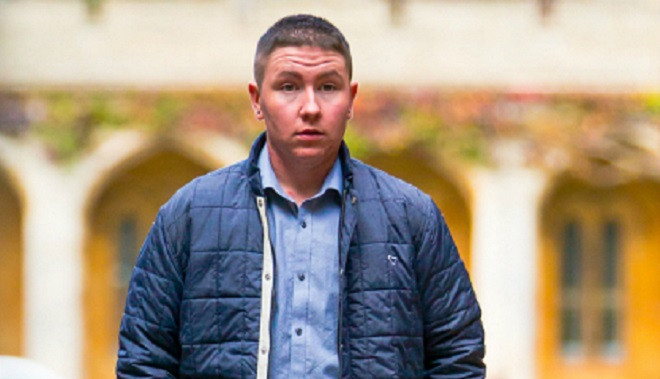 Kyran Lee trong hình hài vô cùng nam tính khi đến dự phiên tòa. Ảnh: Telegraph.