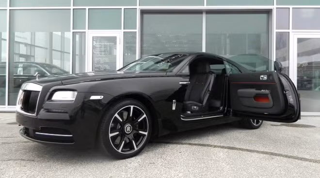 Phiên bản Wraith đặc biệt ra đời từ chương trình Bespoke quen thuộc của Rolls-Royce, giúp cá tính hóa tối đa các mẫu siêu sang.