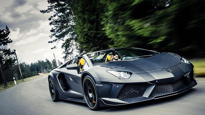 Siêu xe mui trần Aventador Roadster được hãng độ nổi tiếng Mansory tinh chỉnh lại cả về thiết kế và sức mạnh động cơ.