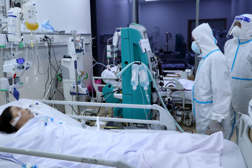 Hai tháng qua, Bệnh viện Hồi sức COVID-19 ở TP Thủ Đức, TPHCM đã tiếp nhận và điều trị hàng trăm thai phụ, sản phụ mắc COVID-19 từ các bệnh viện sản khoa và tuyến quận huyện chuyển đến.