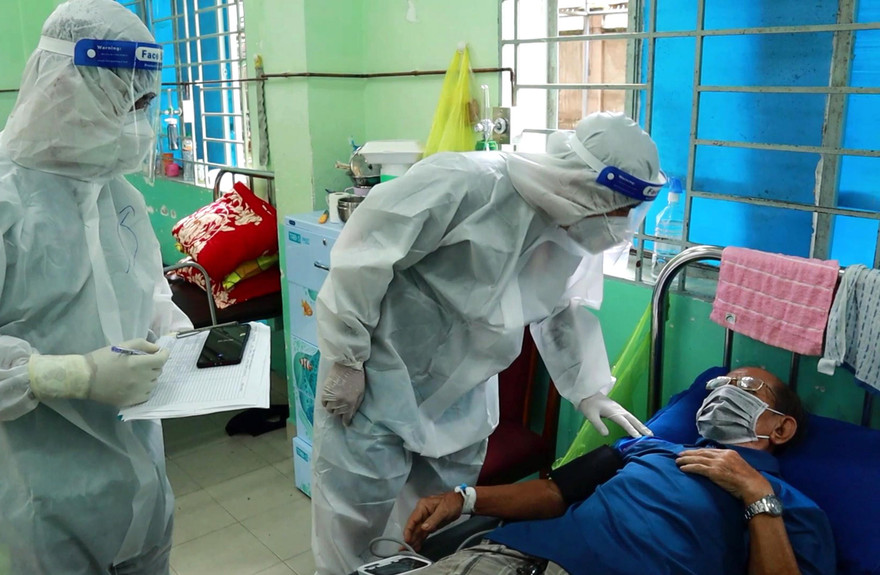 Các F0 khỏi bệnh chăm sóc F0 tại Bệnh viện Dã chiến điều trị COVID-19 số 1 Phú Nhuận.