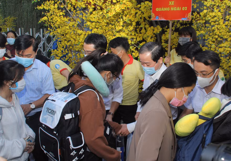 'Chuyến xe mùa xuân - Tết sum vầy' đưa hàng ngàn sinh viên TPHCM về quê ăn Tết 