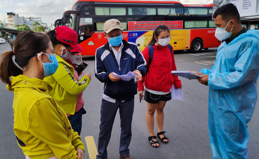 400 người dân Phú Yên về quê trên 20 chuyến xe ân tình 