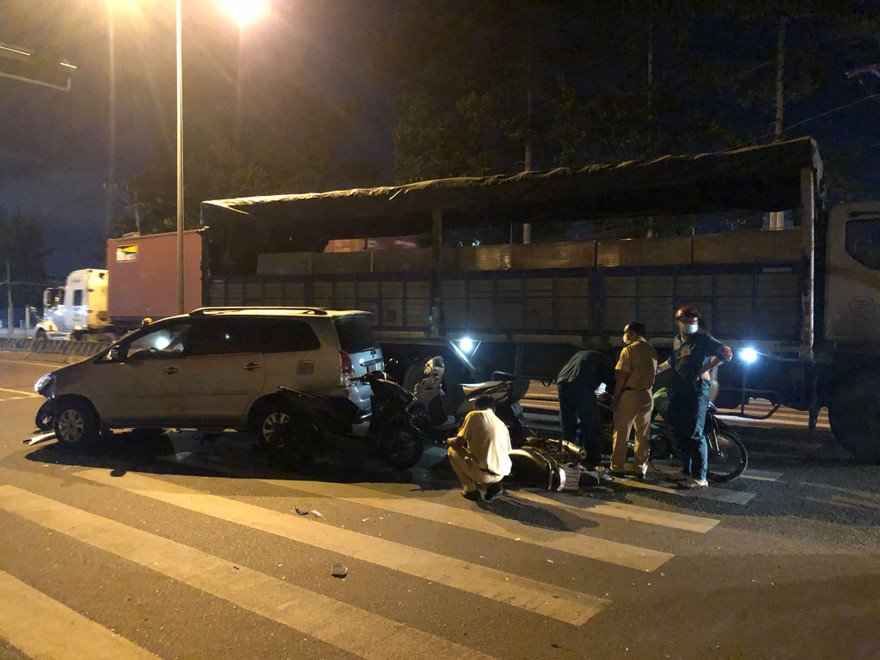 Lực lượng chức năng điều tra vụ việc.