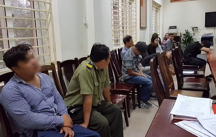 Bảo vệ thuộc VFF phe vé trận bán kết bị phạt 200.000 đồng