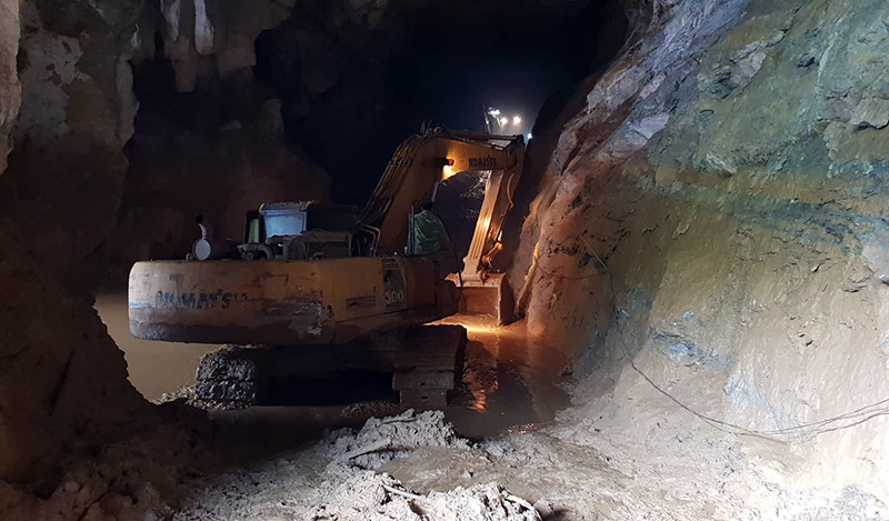 Bên trong hàng vàng xảy ra vụ 2 công nhân mắc kẹt.