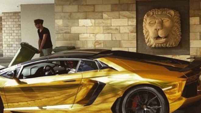 Nằm trong top những quốc gia có chi phí đắt đỏ nhất thế giới, Singapore dường như không gây chút áp lực nào với “Hội con nhà giàu”, bao gồm những người trẻ ngoài độ tuổi 20. 