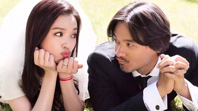 Chiều 3/9, Thư Kỳ - Phùng Đức Luân thông báo họ đã kết hôn. Việc cưới hỏi không được tổ chức cầu kỳ, trang phục khi chụp ảnh cưới cũng đơn giản. Cả hai không mở tiệc cưới. Nguồn tin trên Ettoday tiết lộ Phùng Đức Luân cầu hôn bạn gái ở Prague (Cộng hòa