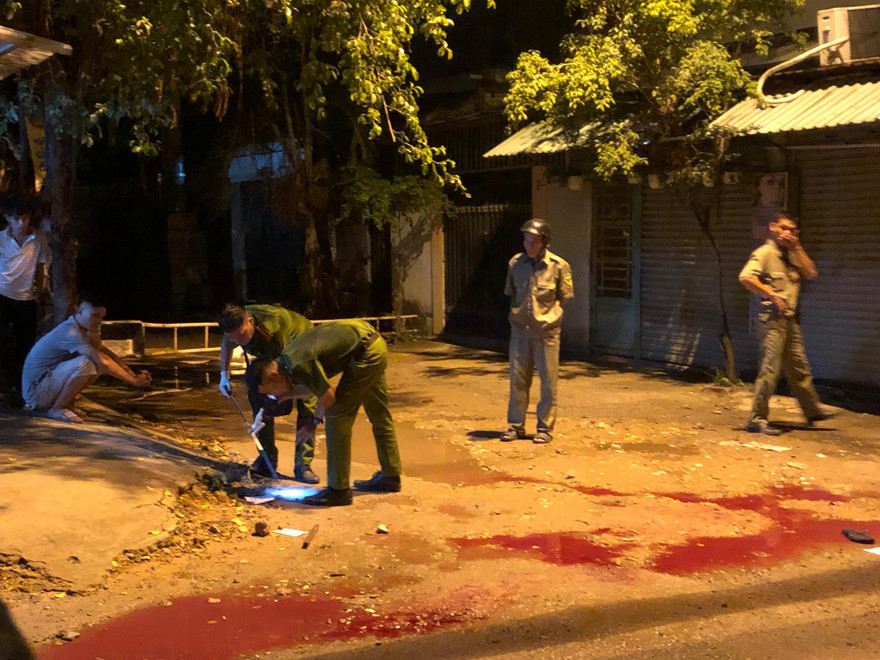 Lực lượng chức năng điều tra vụ việc.