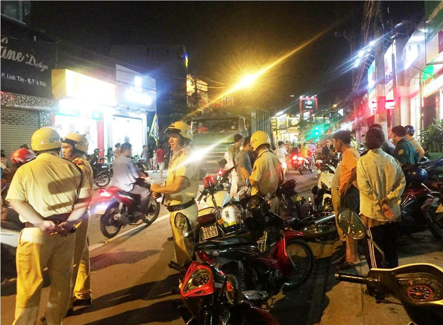 Lực lượng chức năng có mặt xử lý vụ việc