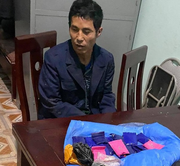 Đối tượng Xồng Vả Dềnh tại cơ quan công an