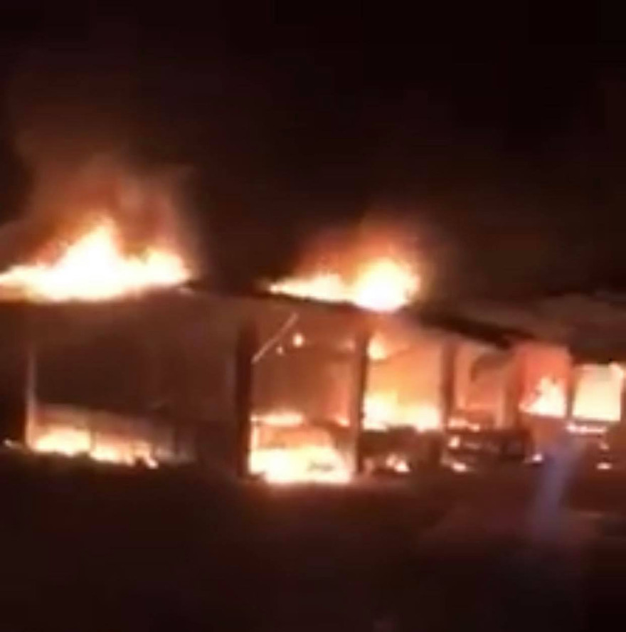 Cháy lớn trong đêm ở chợ Vân (Nghệ An)