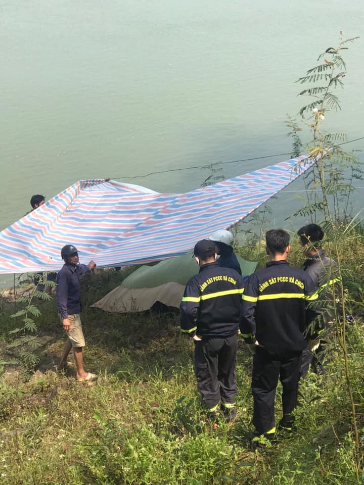 Sau 12 giờ đồng hồ tìm kiếm, lực lượng chức năng đã tìm thấy thi thể nữ si