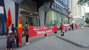 Nhiều khu chung cư căng băng rôn phản đối chủ đầu tư