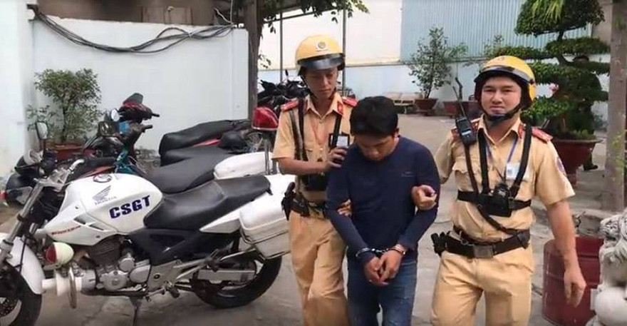 Phạm Hồng Long bị CSGT truy bắt sau khi gây ra vụ cướp.