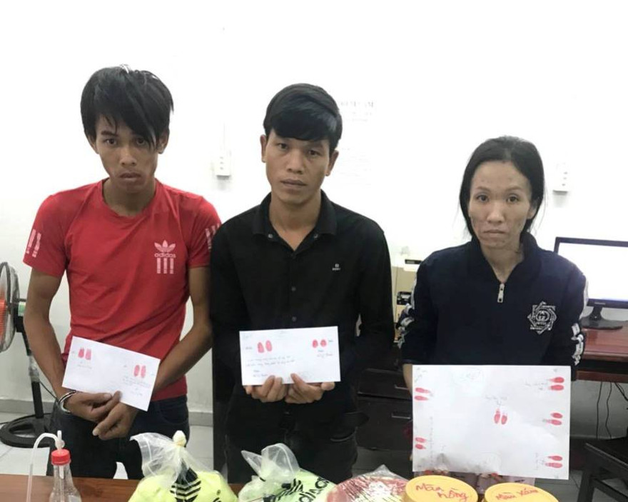 Phan Ngọc Thuý cùng hai đàn em tại công an.