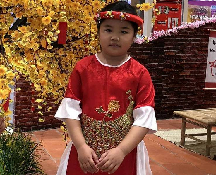 Bé D.đượ tìm thấy khi đi cùng bé gái khác ở bến xe buýt.