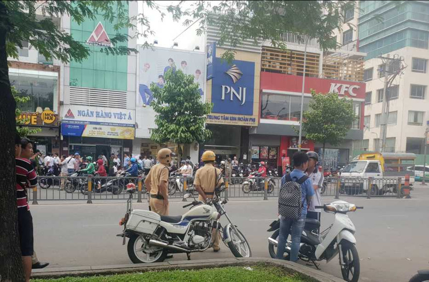 Công an có mặt điều tra vụ việc.