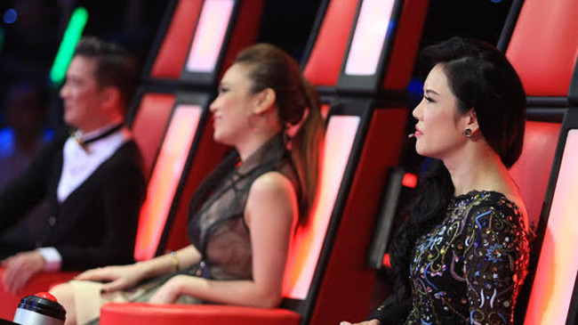 Mỹ Tâm và Thu Phương trên ghế nóng vòng Đối đầu.Ảnh: Lý Võ Phú Hưng