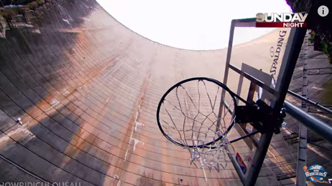 Kỷ lục ném bóng rổ ở độ cao 126.5m