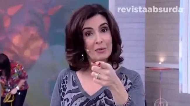 Fatima Bernardes trong bản tin thông báo nhầm Ronaldo đã qua đời. (Nguồn: YouTube) 