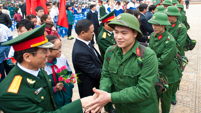 Luật nghĩa vụ quân sự (sửa đổi) quy định sinh viên đại học chính quy được tạm hoãn gọi nhập ngũ. Ảnh minh họa: Nguyên Anh.