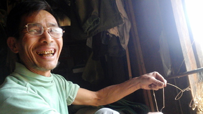 Ông Dư nói về sự linh hoạt của chiếc lưỡi câu.