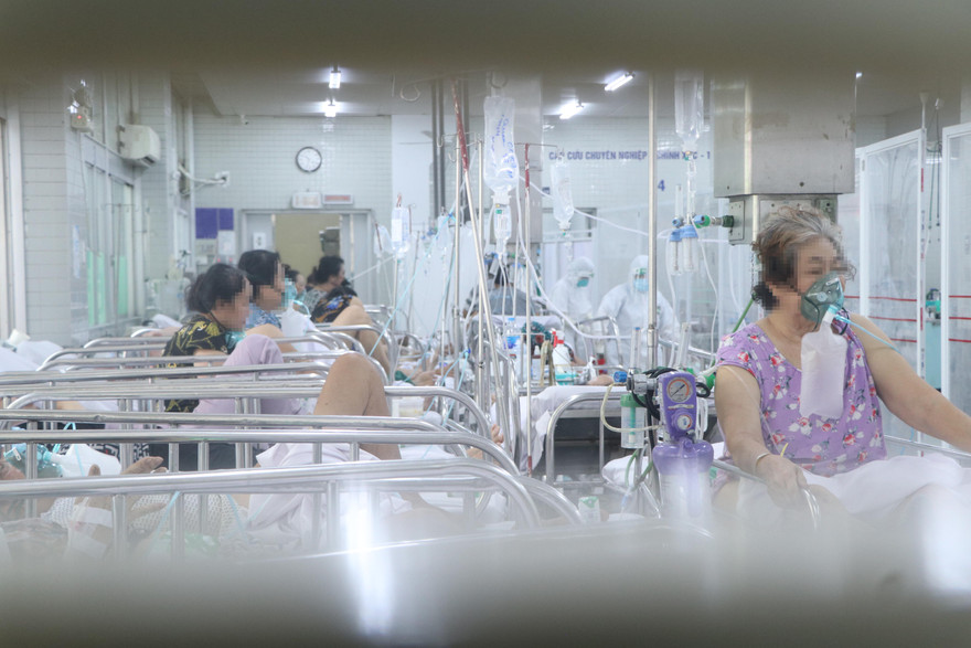 Những ngày qua, tình hình dịch bệnh COVID-19 trên địa bàn TPHCM vẫn diễn biến phức tạp, số lượng ca mắc mới mỗi ngày vẫn nằm ở mức 4 con số.