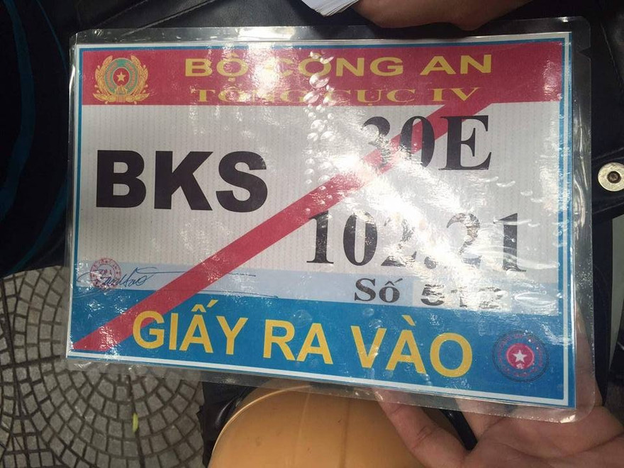 Đề nghị xử lý ô tô gắn phù hiệu Bộ Công an không hợp lệ