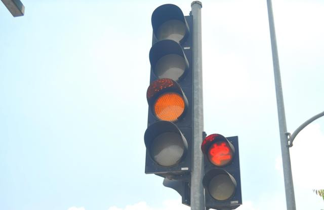 Vẫn "loay hoay" xử phạt lỗi vượt đèn vàng