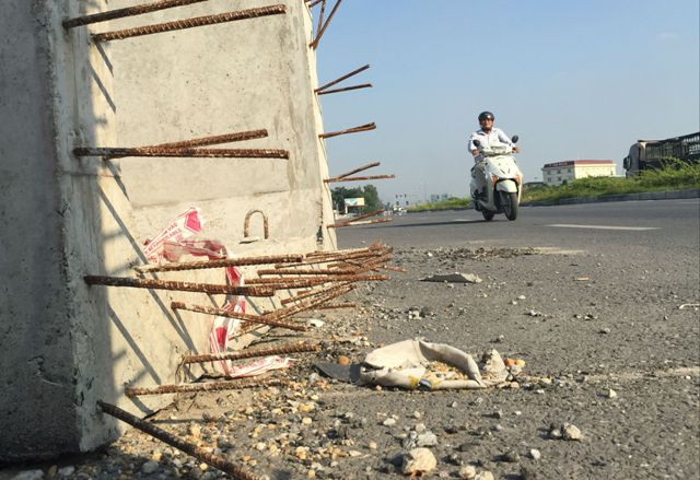 Bẫy “chông sắt” trên cầu vượt nghìn tỷ ở Hà Nội