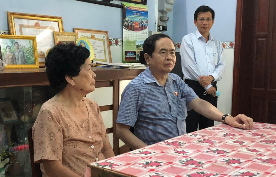 Phó Chủ tịch Thường trực Quốc hội thăm hỏi gia đình cố Đại tá, Thầy thuốc ưu tú, Anh hùng LLVT nhân dân.