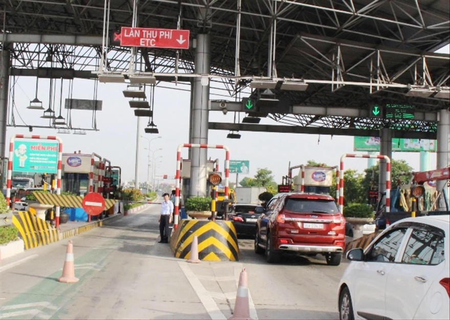 Làn thu phí không dừng tuyến cao tốc Pháp Vân – Ninh Bình trong một lần tê liệt vì gặp sự cố Ảnh: A.Trọng 