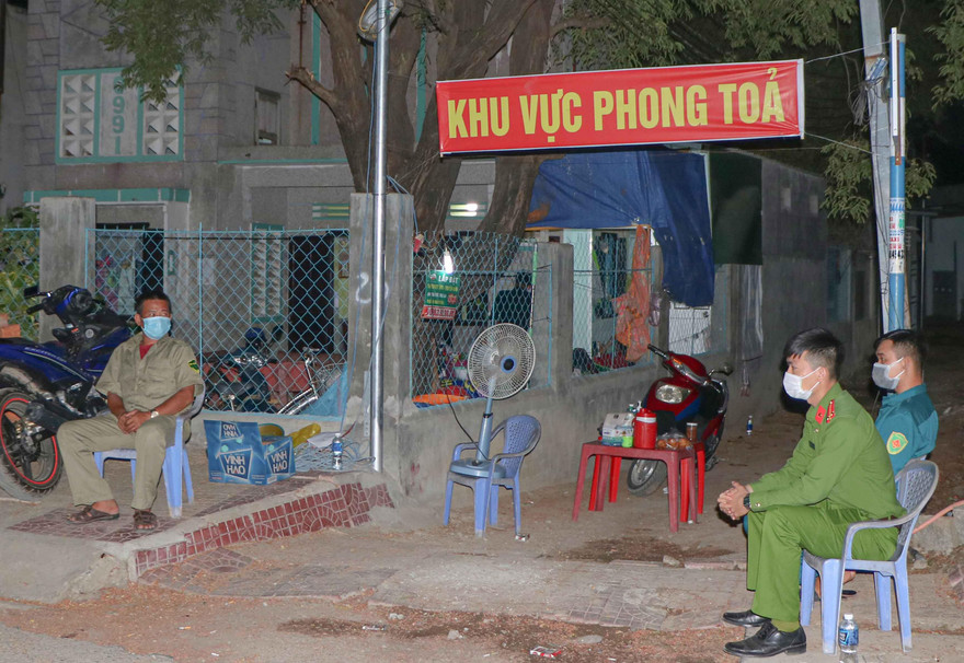 Cơ quan chức năng TP. Phan Rang - Tháp Chàm phong toả khu vực có ca mắc COVID - 19.