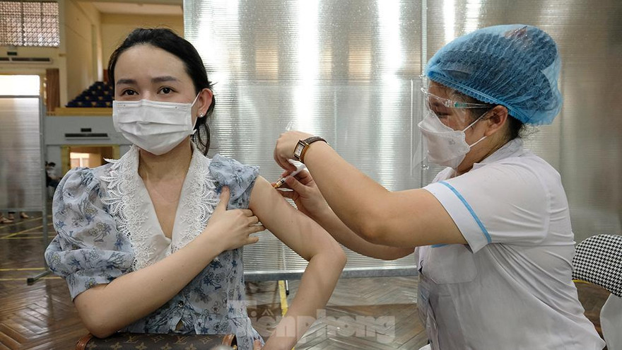 Hướng dẫn mới nhất về biện pháp áp dụng với người về từ vùng dịch COVID-19