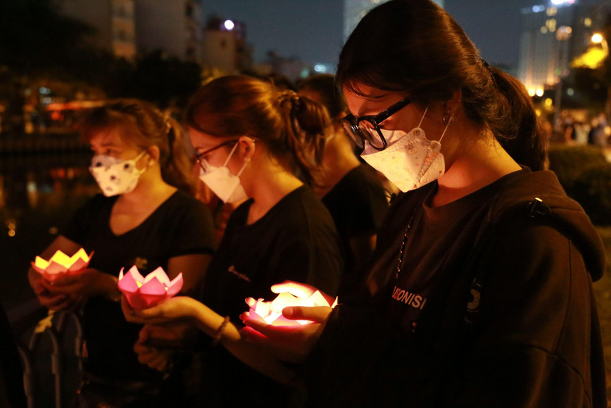 Xúc động lễ tưởng niệm đồng bào tử vong và cán bộ, chiến sĩ hy sinh do đại dịch COVID-19