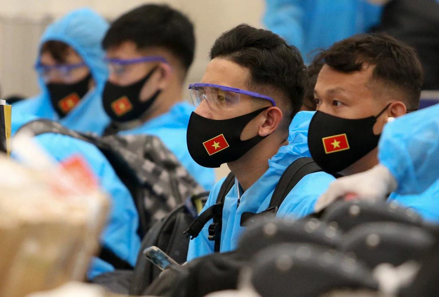 Đội tuyển Việt Nam tại sân bay. Ảnh: Tri Thức Trẻ