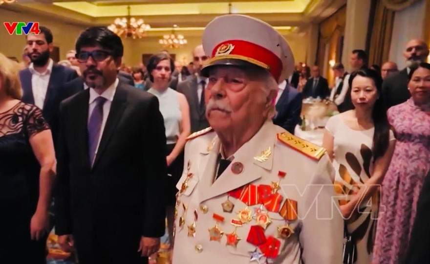 Người lính già Kostas Saratidis Nguyễn Văn Lập của QĐND Việt Nam (Nguồn ảnh trong bài từ phim phóng sự của VTV4) 