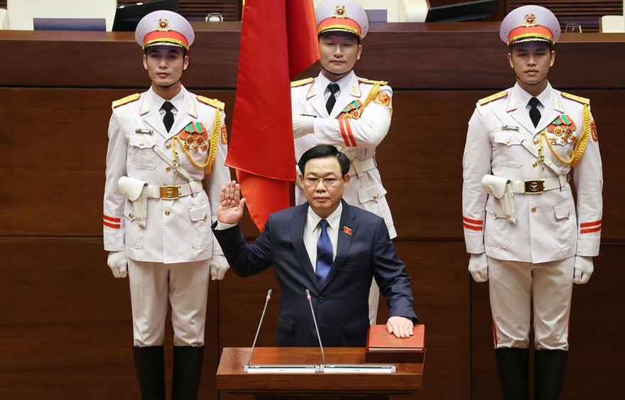 Chủ tịch Quốc hội Khoá XV Vương Đình Huệ tuyên thệ. Ảnh: TTXVN